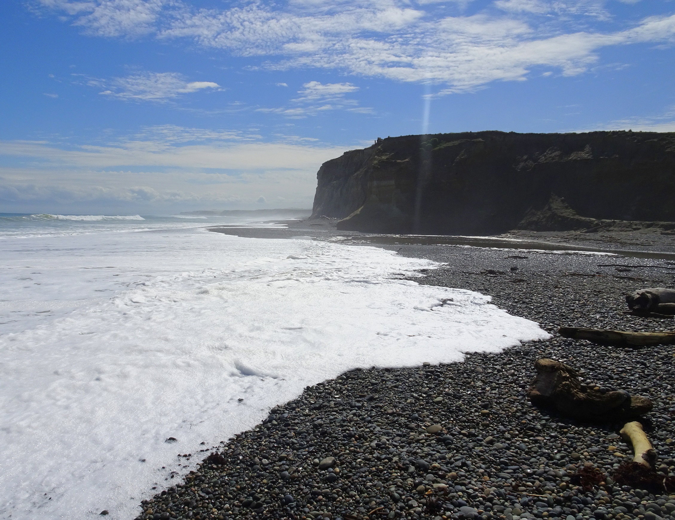High tide. Standing a couple of hundred metres west of the carpark, looking at where the Taunoa Stream crosses the beach.