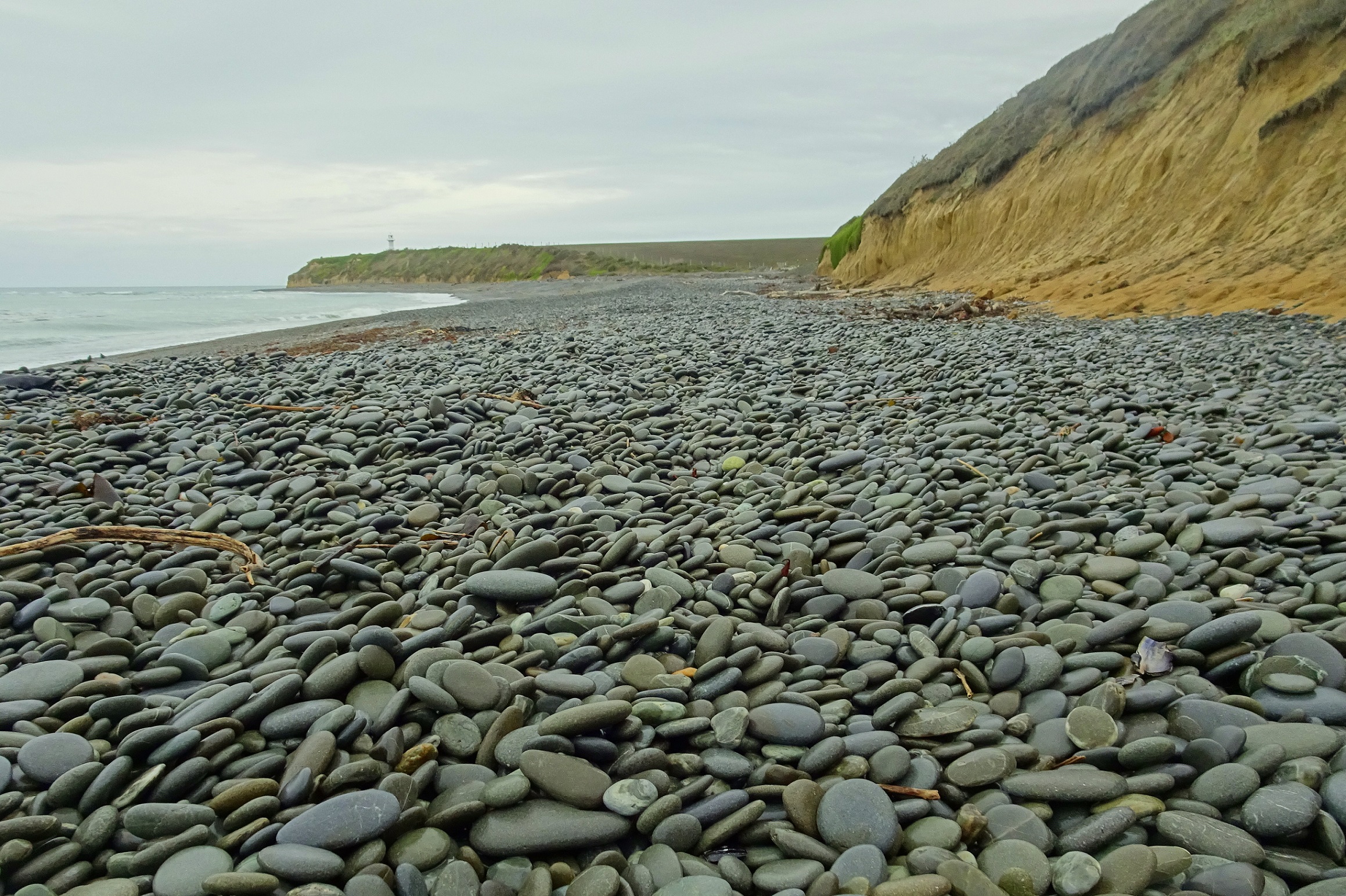 The beach just south of Timaru. I suspect recent stormy days have piled up more stones than usual - or at least given them a big stir.