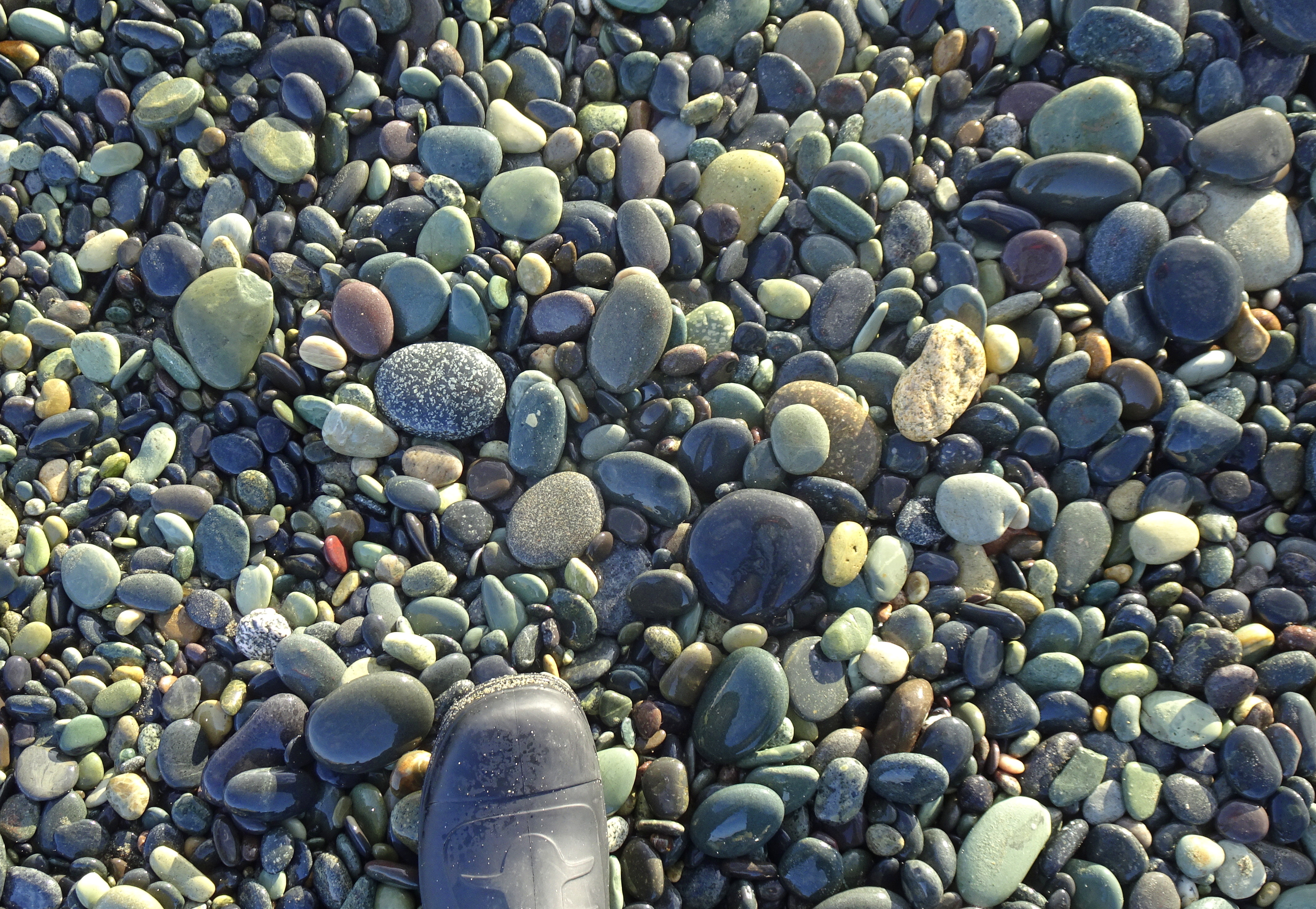 Gemstone Beach stones today.