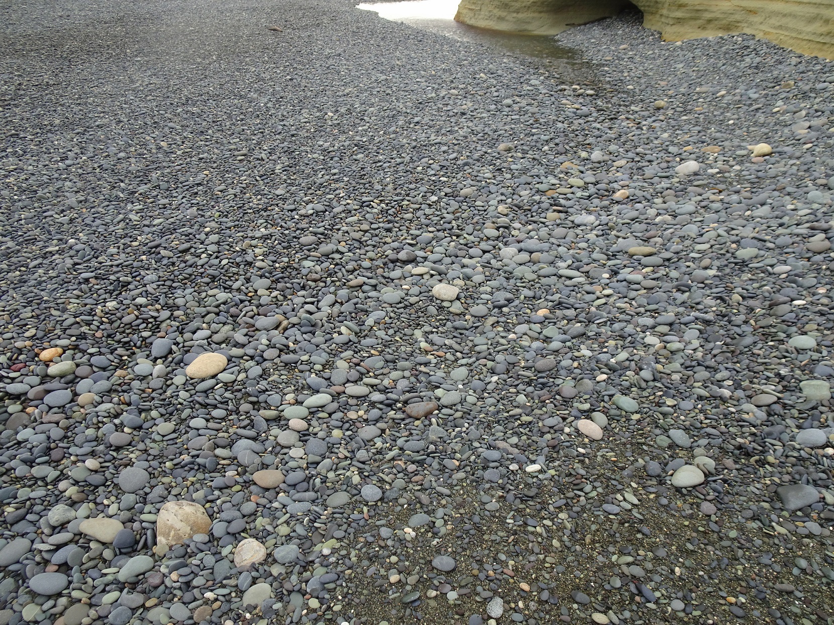When I came back after 90 minutes, part of the flow had seeped underground.