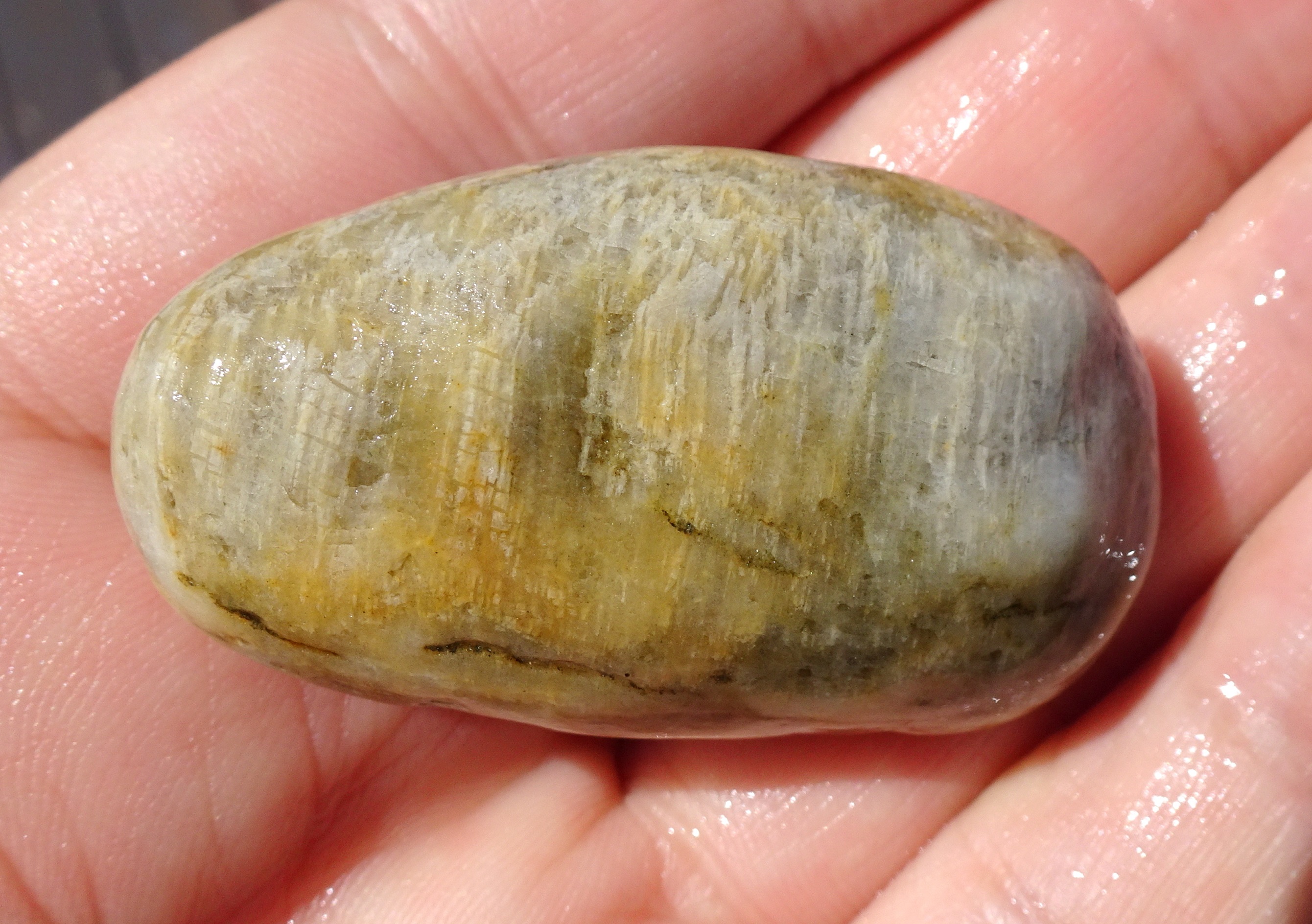Found a number of quartz stones like this. Not noticed them here before.