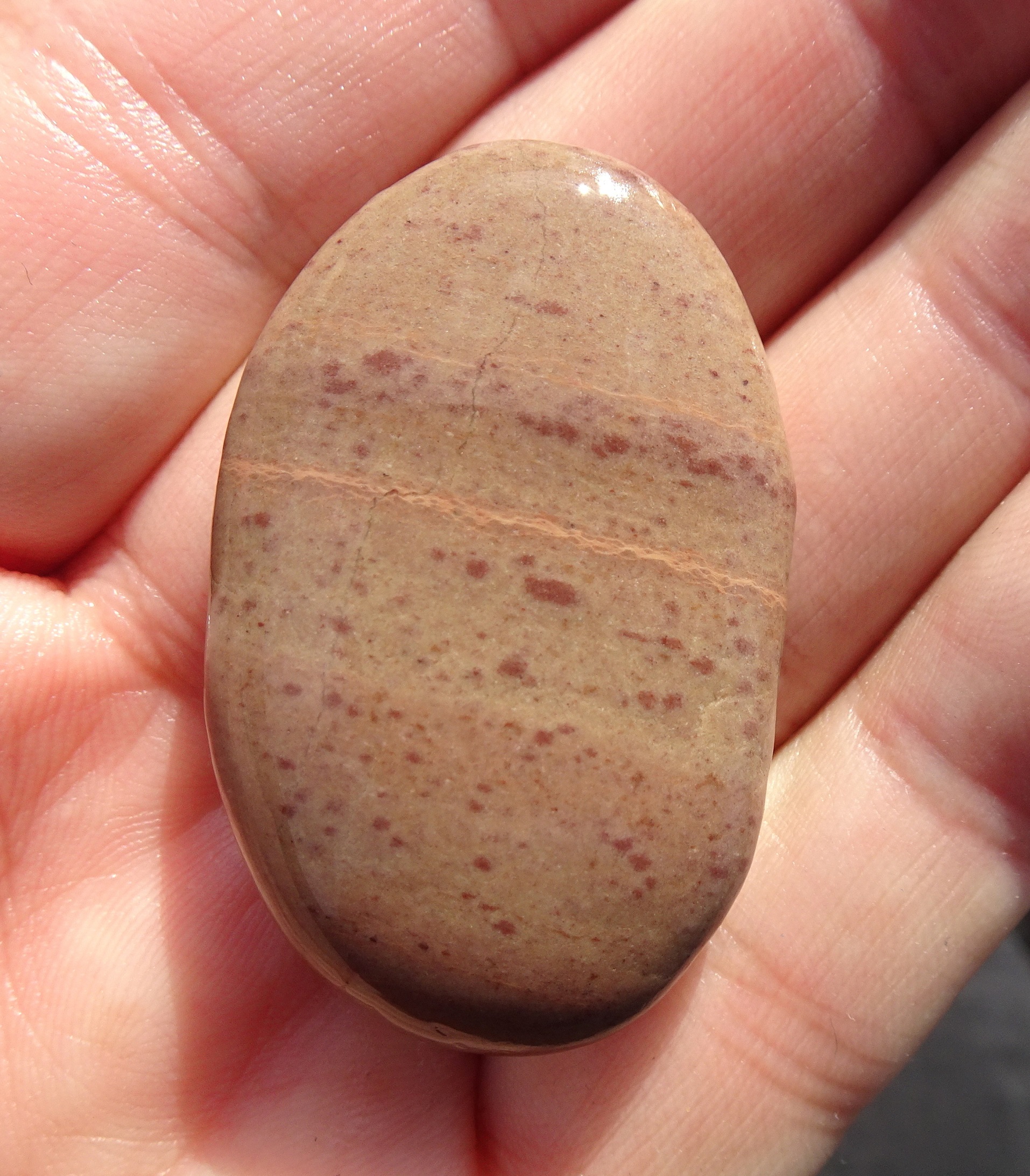 That fine pink vein across the middle! 4 cm high.