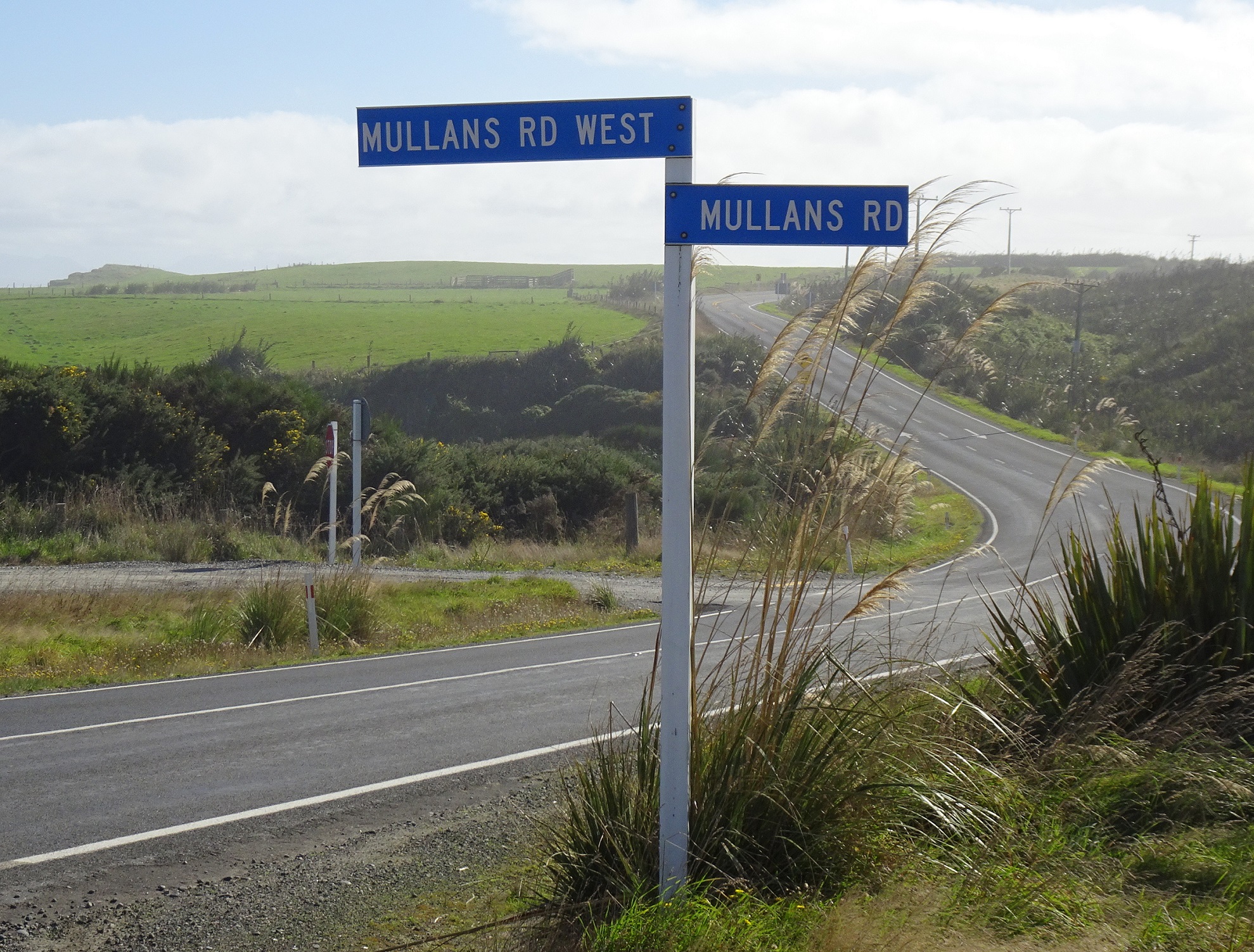 You can also take this little road to Gemstone Beach, a gravel road signposted as Mullens Road West.