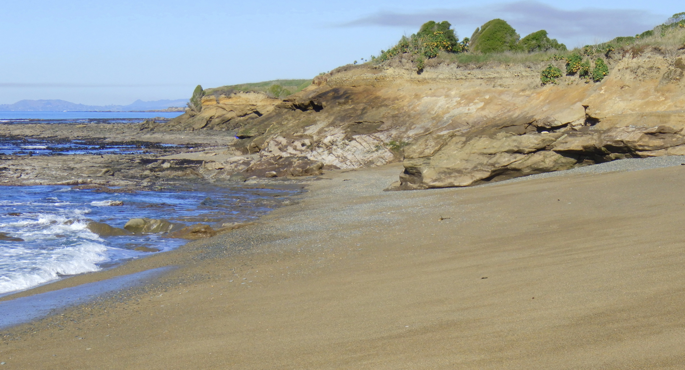 Some stones appeared when I got closer to the bays at the south end.