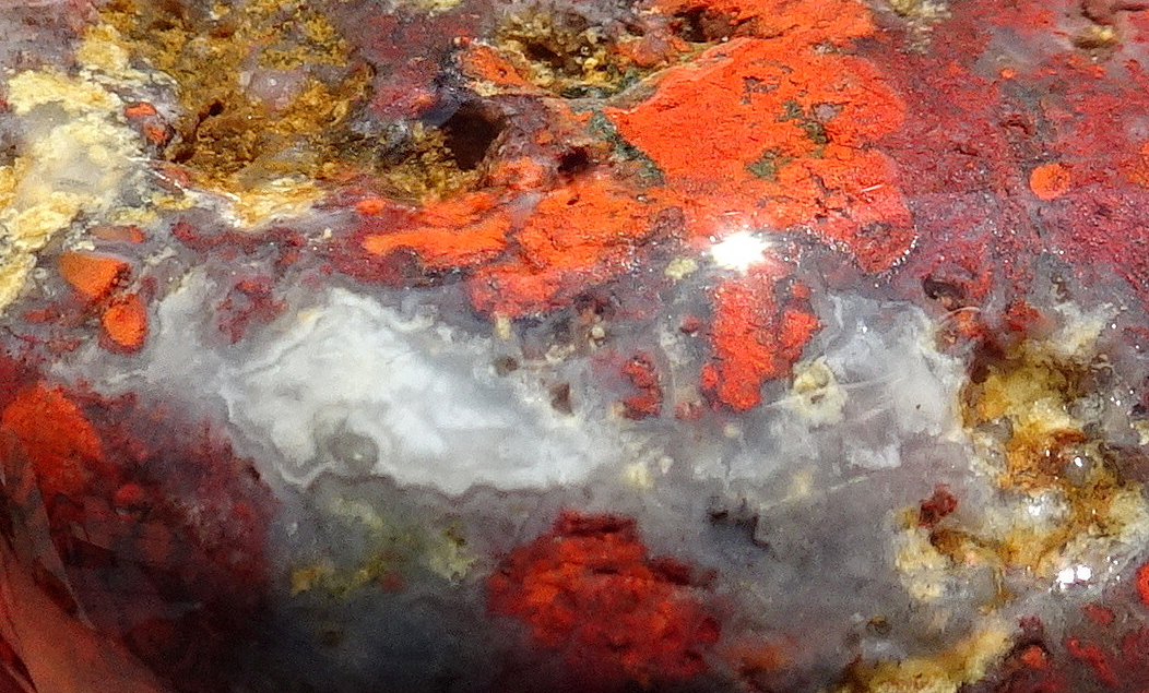 Tiny waterline agate in vein.