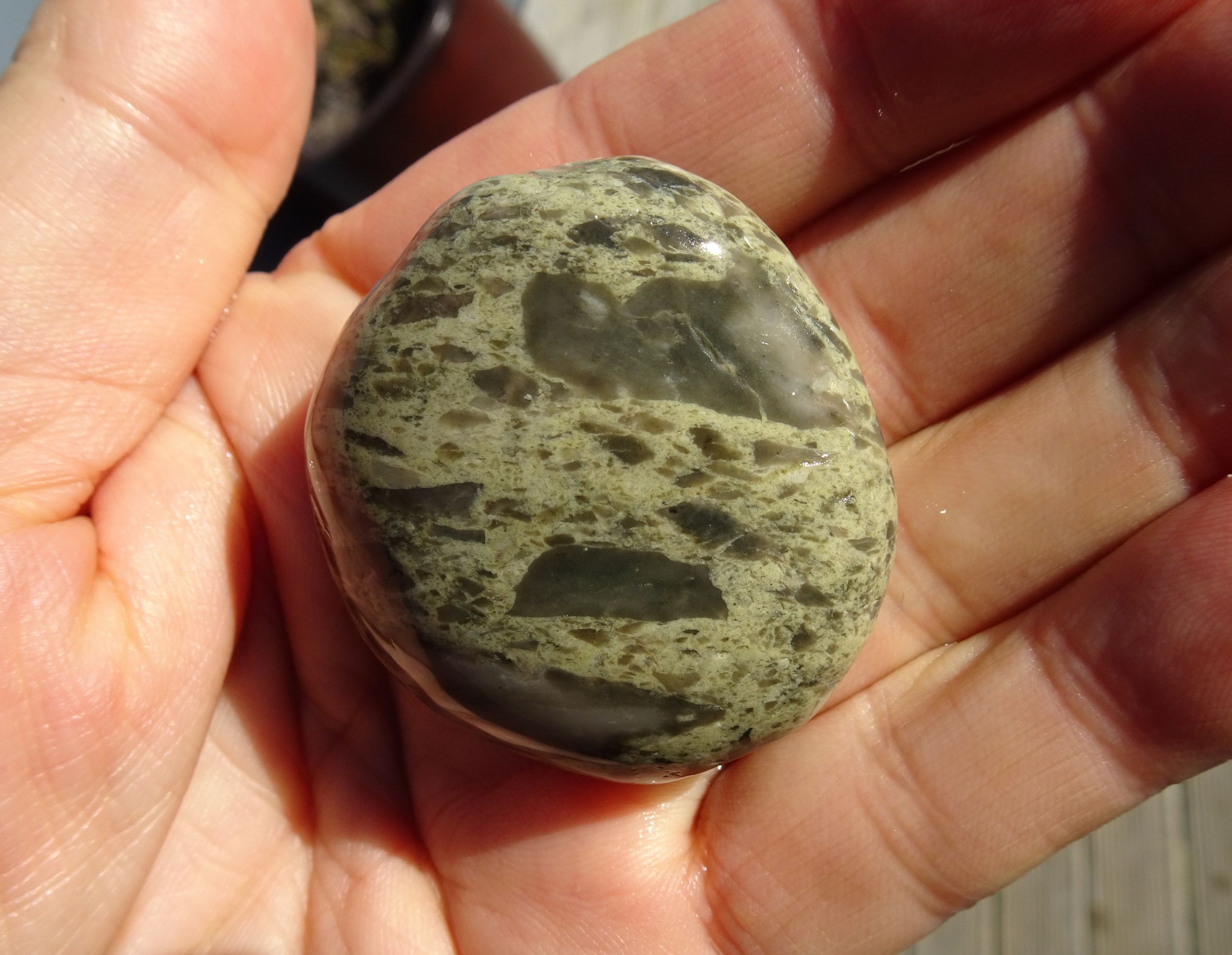 Monomictic breccia.