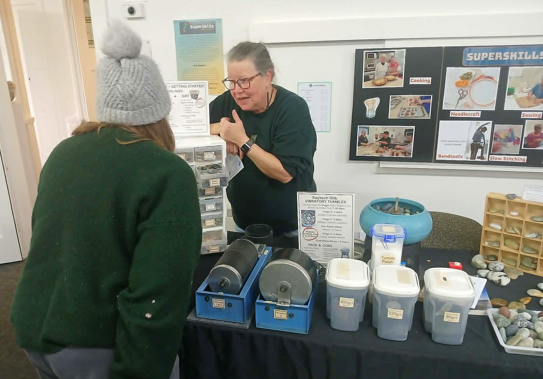 Chrissy explaining stuff about tumble polishing. Source: www.facebook.com/sglc.rocks.