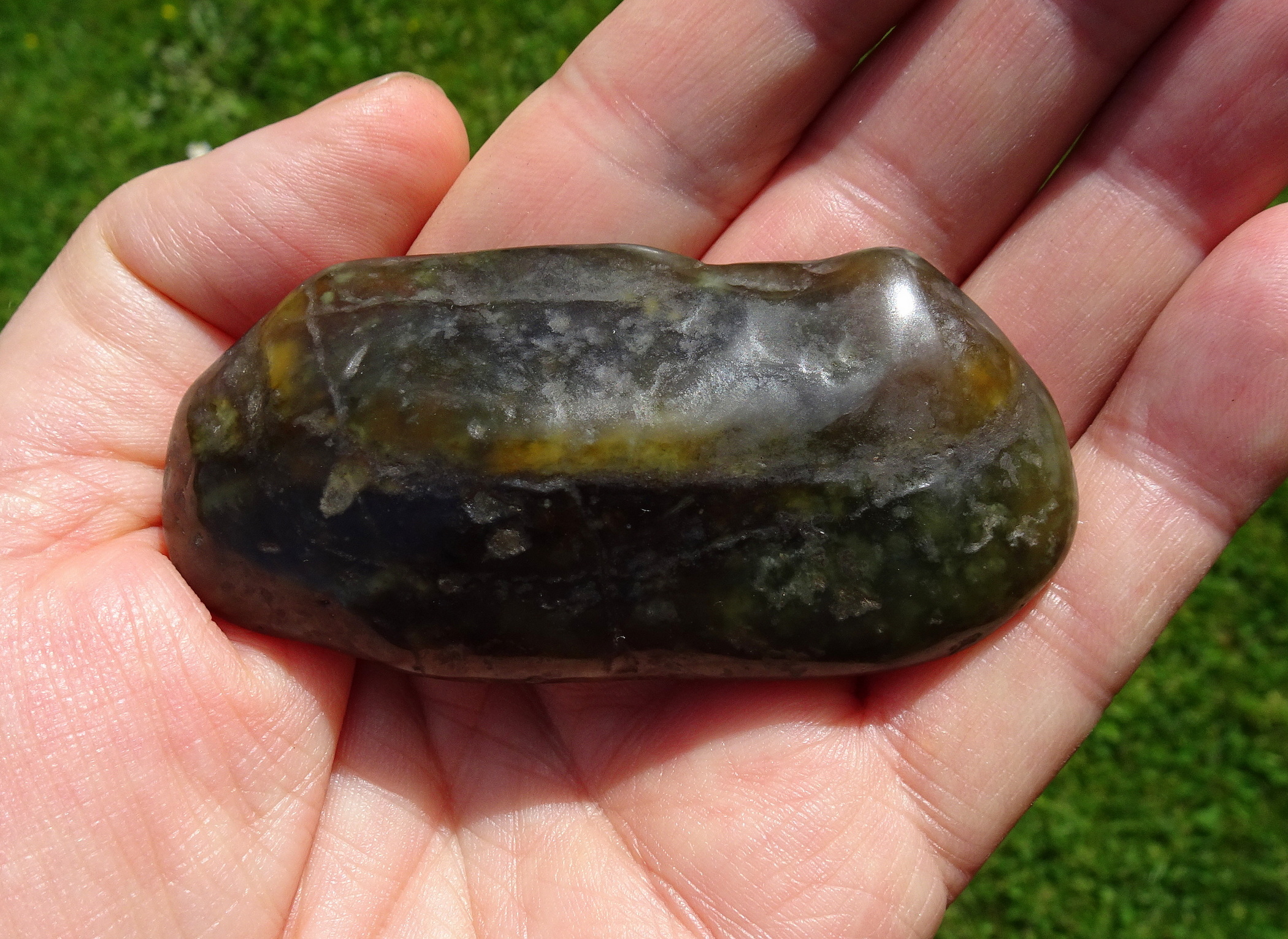 Stone E, possible vesuvianite (idocrase).