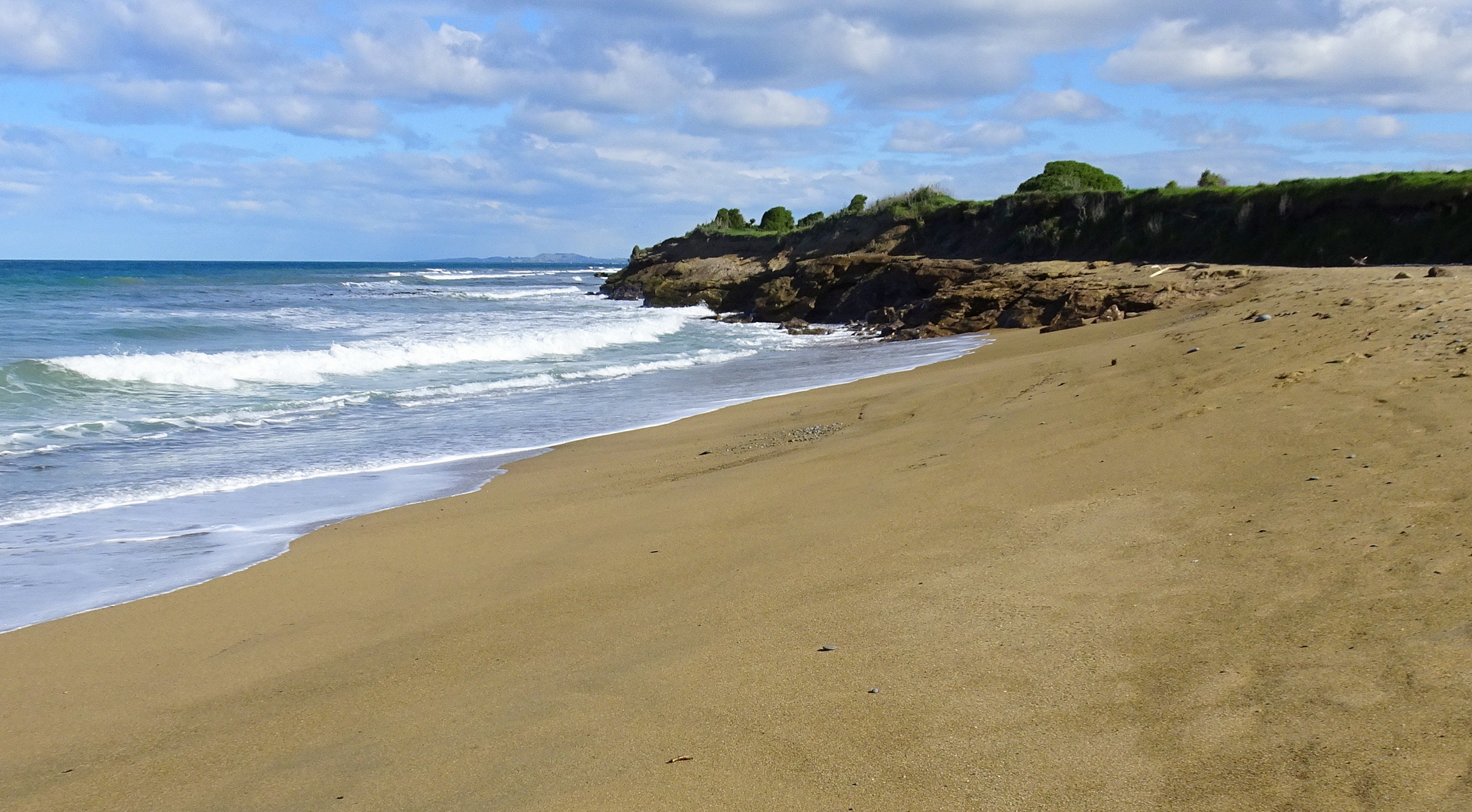 The waves were too high to fossick among the rocks at the south end.