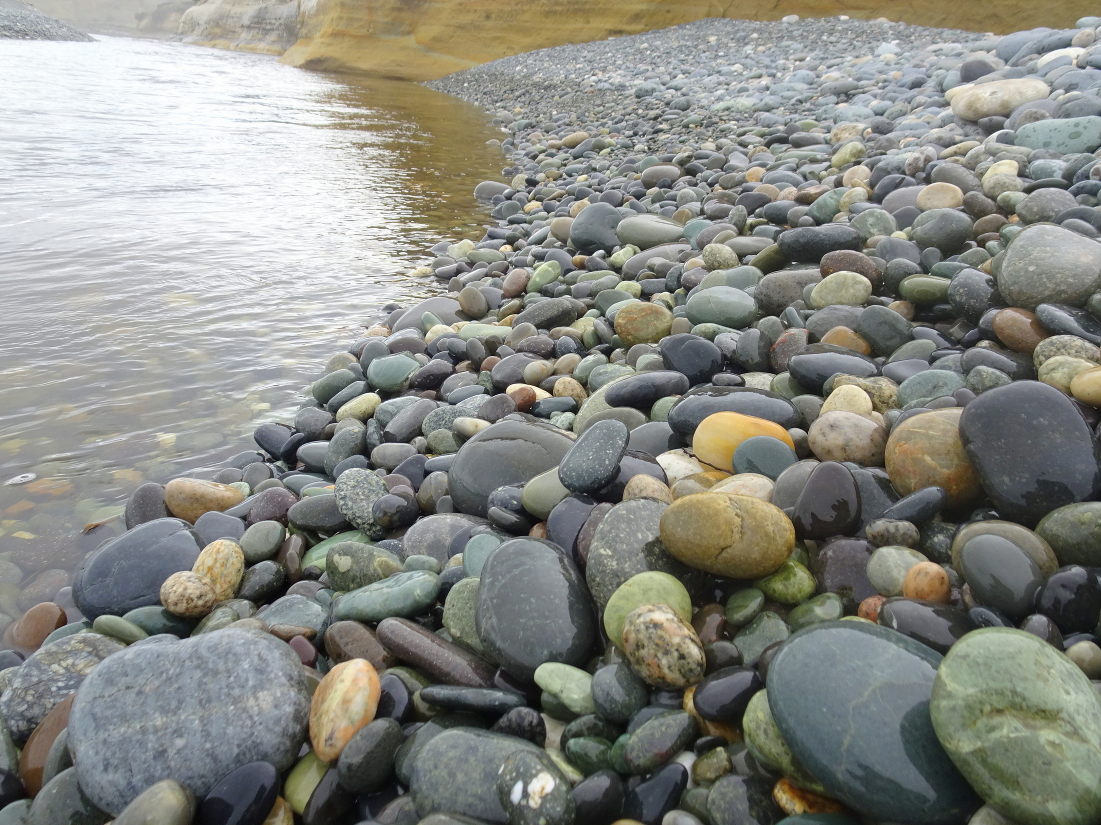 Stones along the edge of the Waimeamea River.