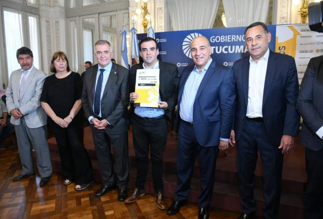Jaldo y Manzur entregaron materiales del programa Promat