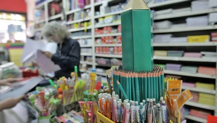 Avanza la negociación para lanzar una canasta escolar a bajos precios