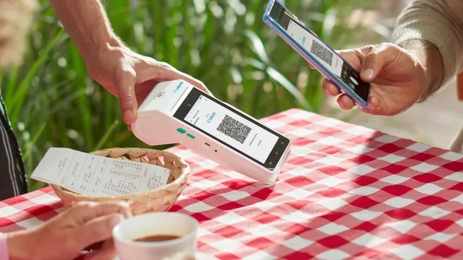 Plazos fijos vs. billeteras virtuales, cuáles son las más convenientes ante la baja de tasas