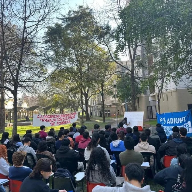 Paro y protesta de docentes e investigadores de la UNT