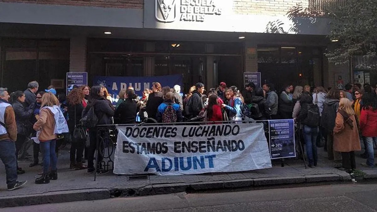 Docentes de la UNT realizarán hoy jueves un paro y movilización por el financiamiento universitario