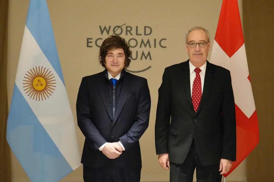 Javier Milei en Davos: se reunió con autoridades de bancos y saludó a su par de Suiza, Guy Parmelin
