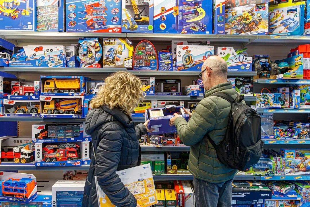 Entre el bolsillo y la pantalla: cómo compra el consumidor en este Día del Niño
