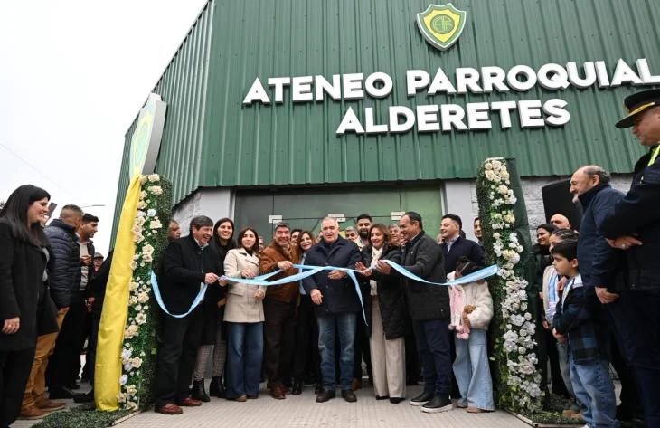 Jaldo inauguró la remodelación del Club Ateneo Parroquial Alderetes