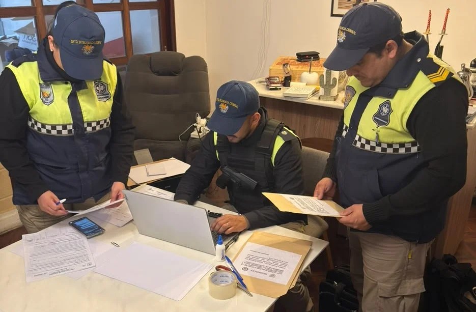 Con múltiples secuestros avanza la investigación de una causa de estafas