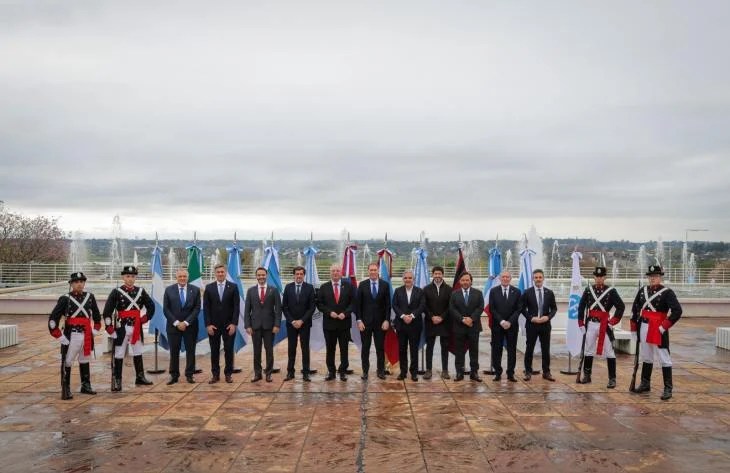 Asamblea de Gobernadores en Misiones: “Buscamos soluciones para todos sin distinción de bandería política” dijo Jaldo