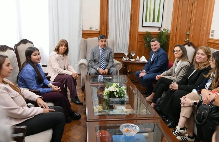 Acevedo recibió a representantes de la Universidad Austral en el marco del programa Federalismo del Siglo XXI