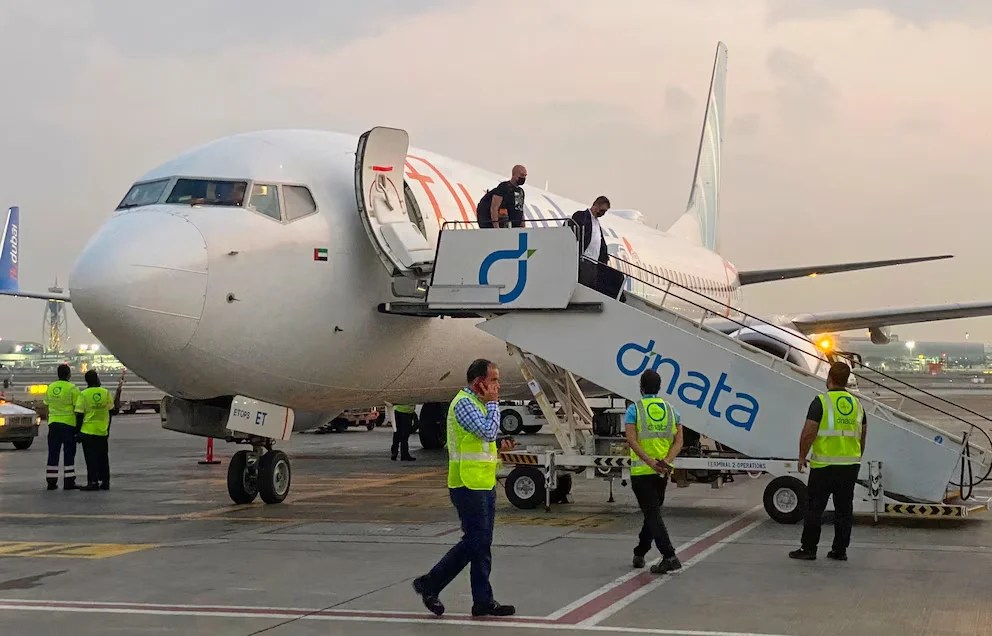 Un avión con destino a Israel aterrizó de emergencia en Arabia Saudita: investigan un posible atentado terrorista