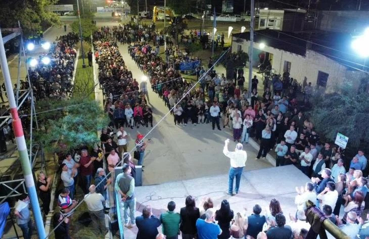 Jaldo visitó La Cocha para supervisar obras hídricas, pavimento y entregar maquinaria