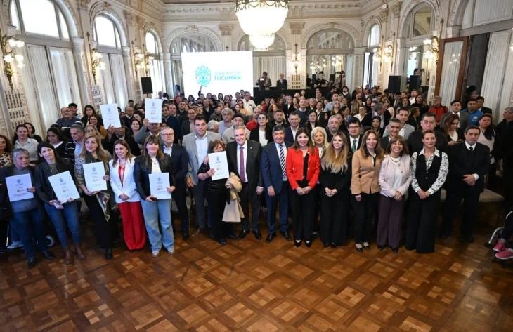 Jaldo entregó 120 escrituras y destacó que Tucumán ya otorgó más de 5.400 títulos de propiedad