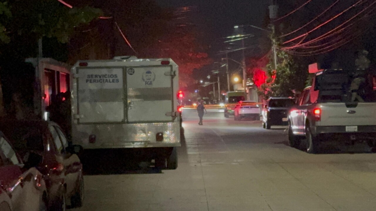 Ataque armado deja un muerto y dos heridos en la Supermanzana 230 de Cancún; solitario sicario se les acercó y le disparó a quemarropa.