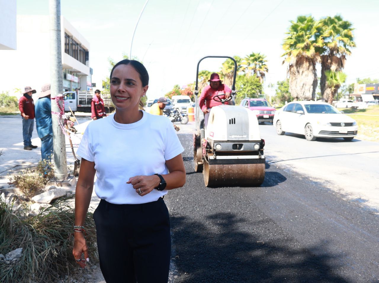 Mantiene Ana Paty Peralta permanente programa de bacheo en Cancún