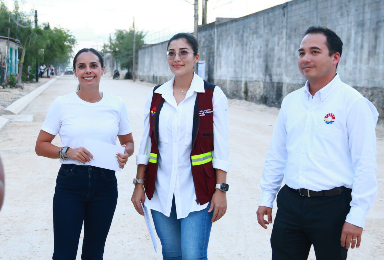 Supervisa Ana Paty Peralta el mejoramiento vial en la Supermanzana 103