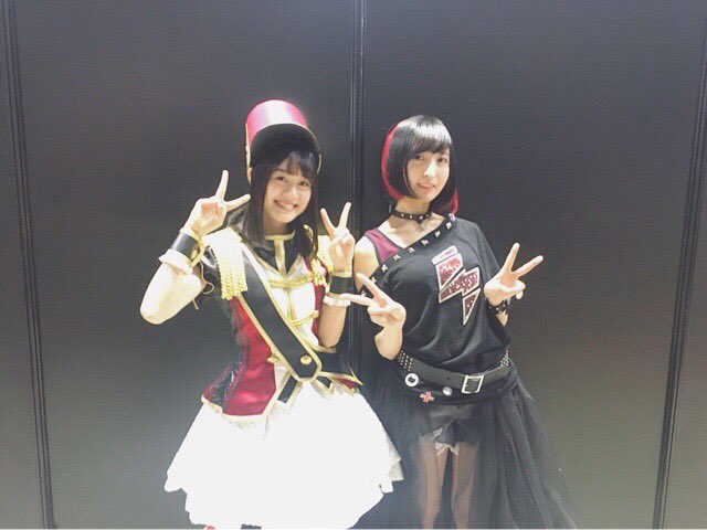 佐倉綾音と伊藤美来のバンドリコスプレ