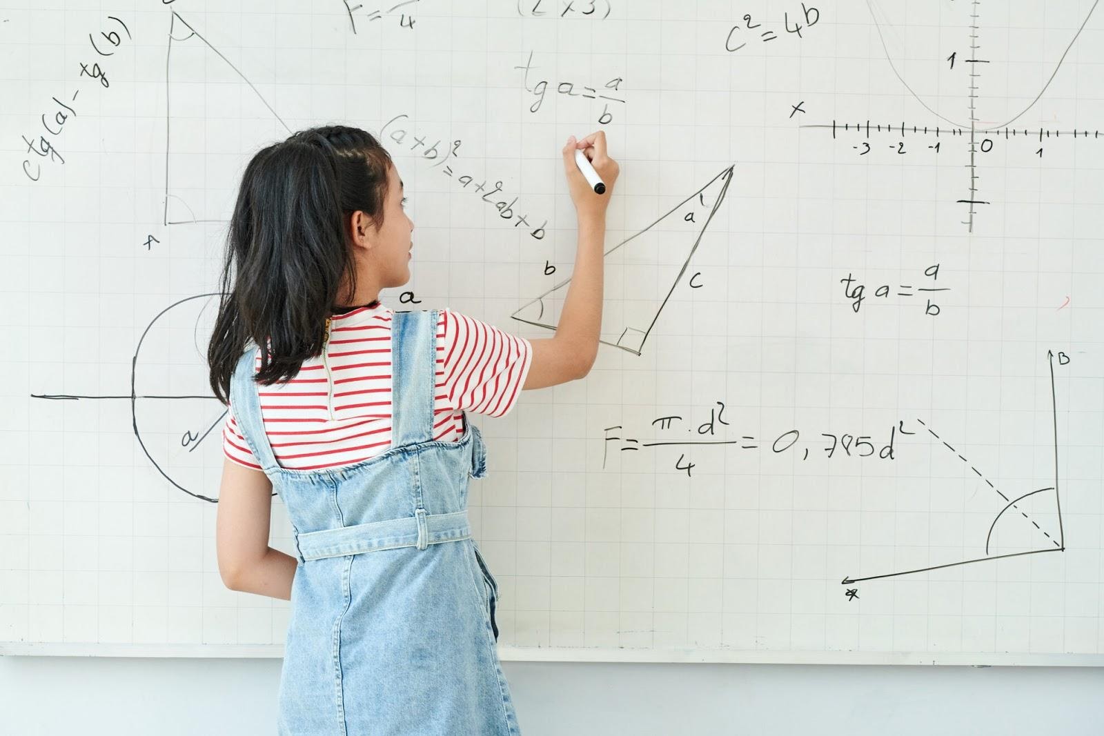 Comment Calculer Le Périmètre D un Triangle Quelconque Comment trouver le périmètre d'un triangle droit ? | Tutorax