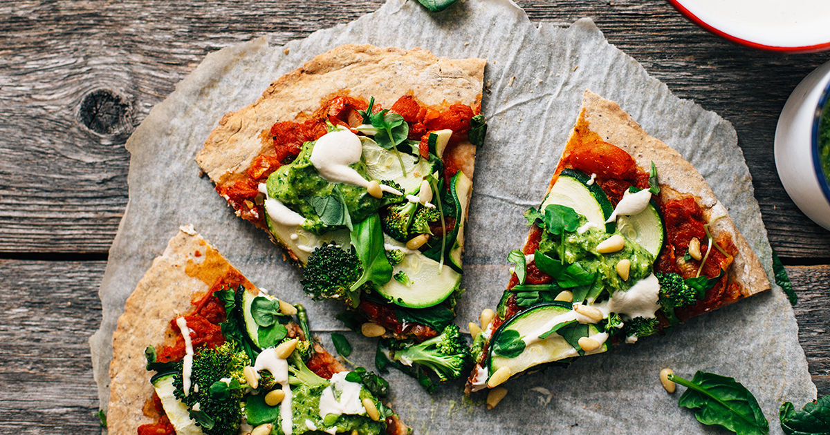 Chia Pizza w/ Cashew Cheese & Avocado Pesto (GF + V) » TUULIA