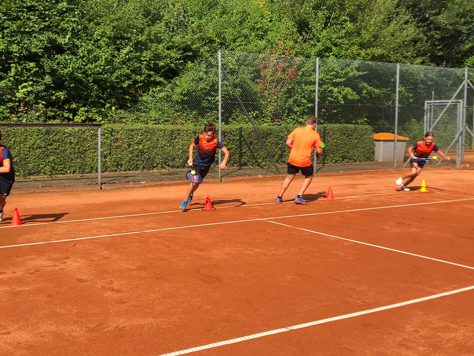 Banen bespeelbaar (niet bij regen of te nat) let op: Tenniscamp Tv Bellenberg