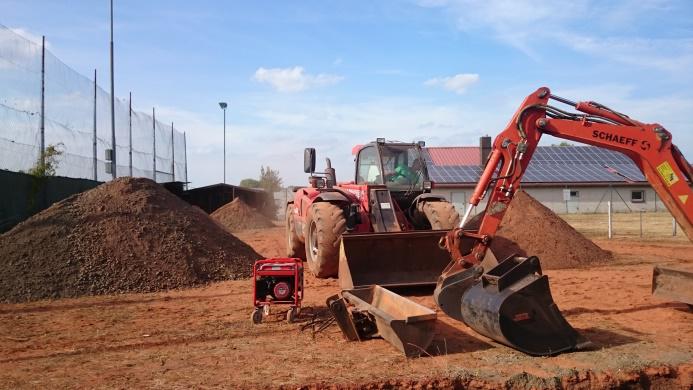 Es begann mit dem Ausmessen der Sprunggrube und entwickelte sich in eine Großbaustelle mit großem Gerät…