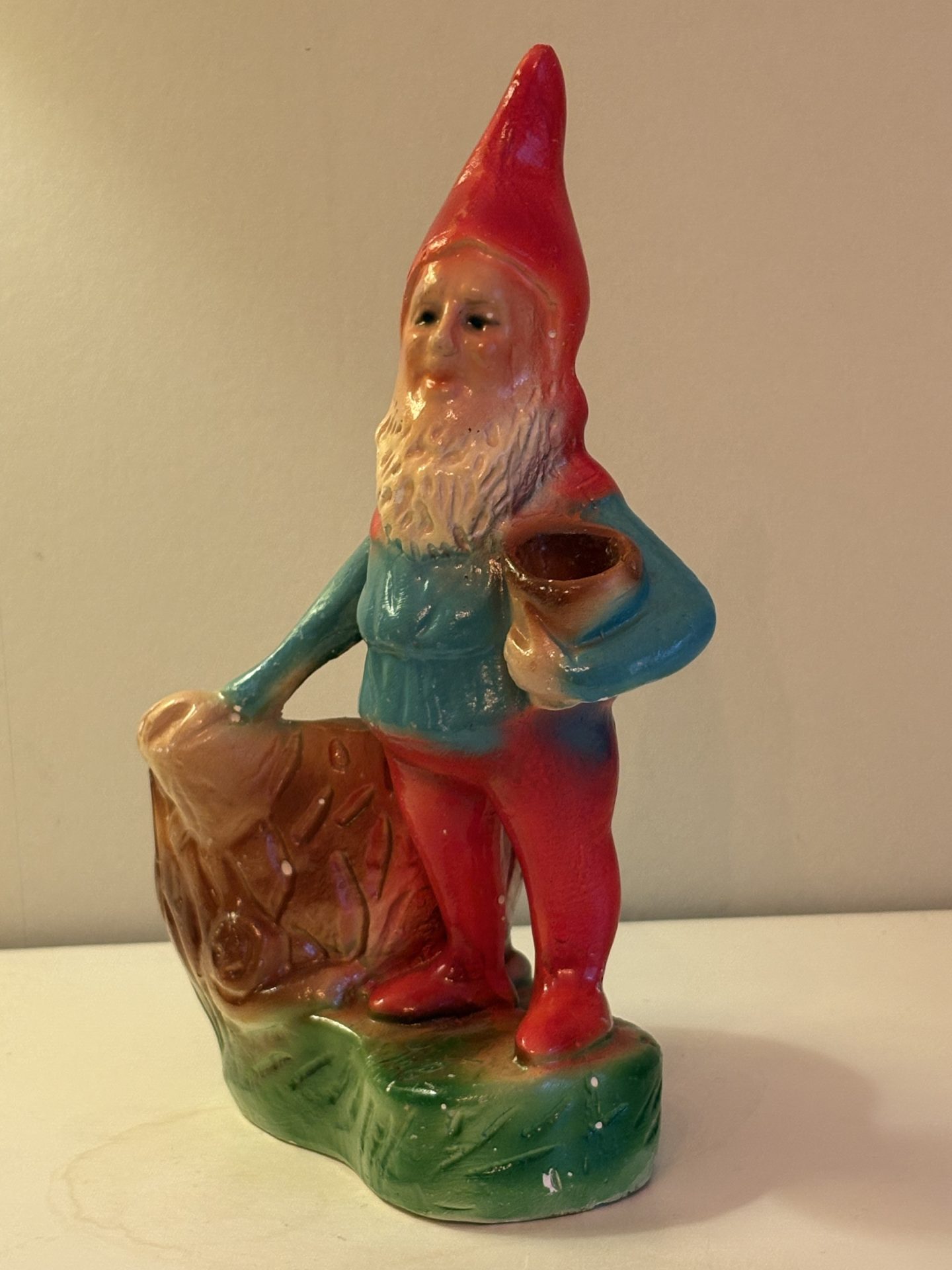 Vacker vintage tomte i porslin 1950 tal i mycket fint skick.