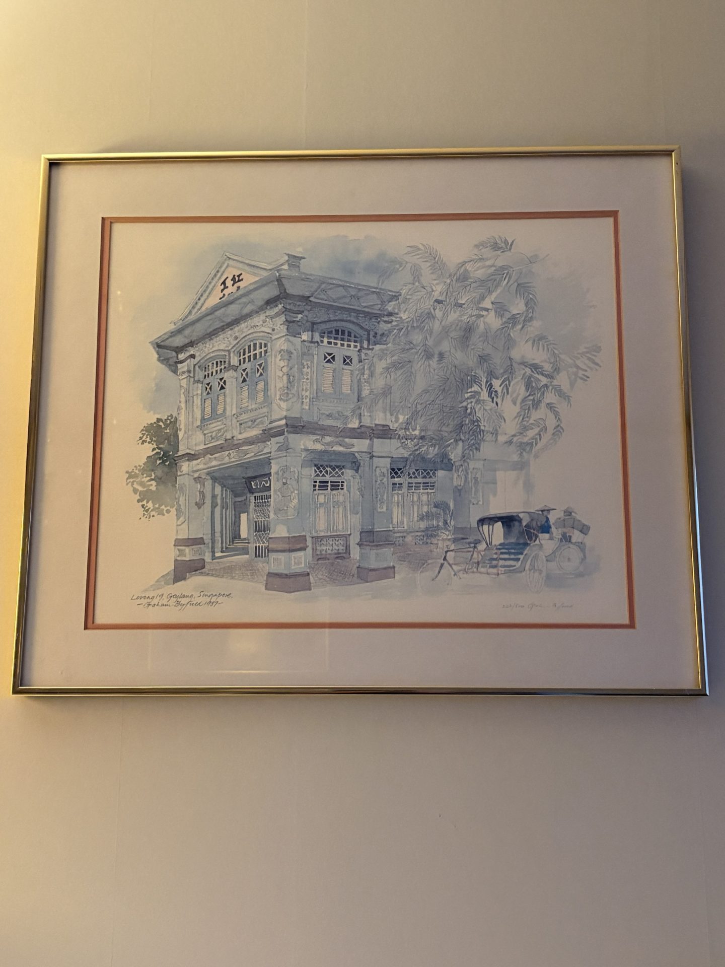 Vacker litografi utav konstnären Graham Byfield, Lovong 19 Gaylang Singapore 1987, nr 222/500.