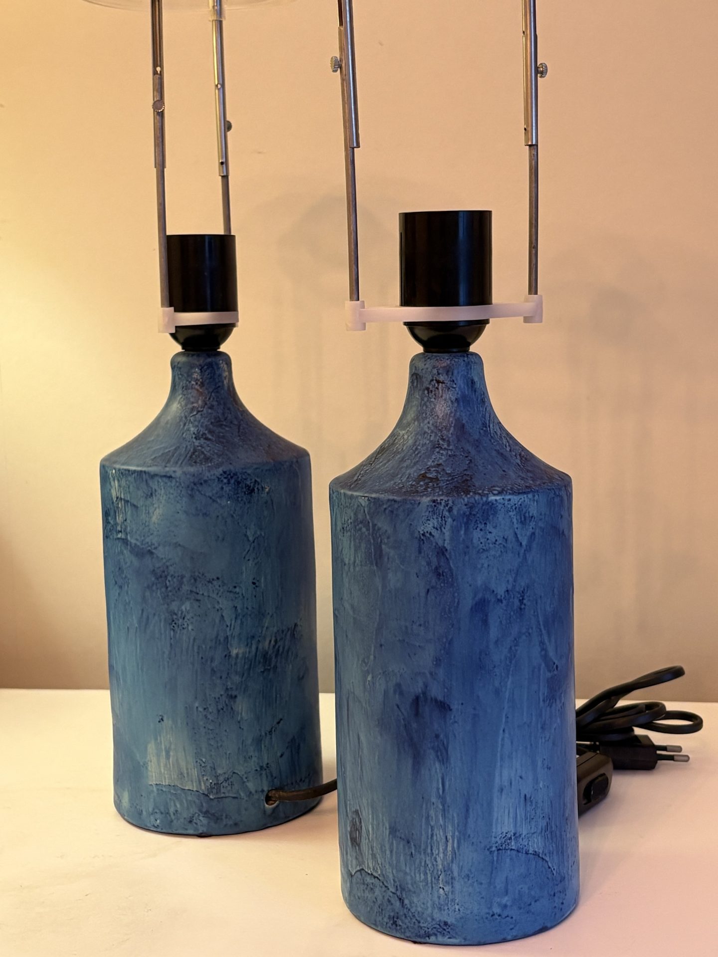 Två st vackra bordslampor i keramik från Skagens Pottery / Danmark i fint skick.