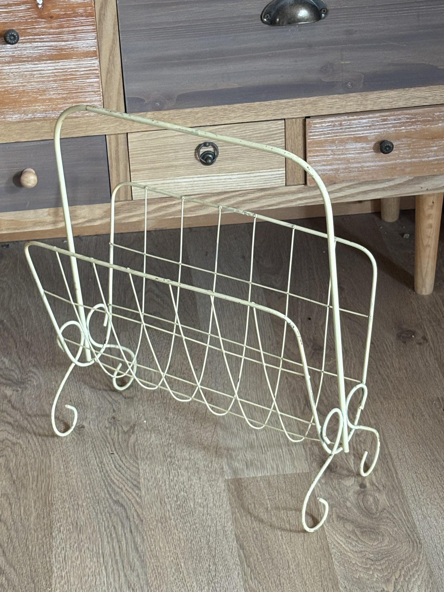 Vackert vintage tidningsställ ” String” en design klassiker från Nisse Strinning 1950 tal.