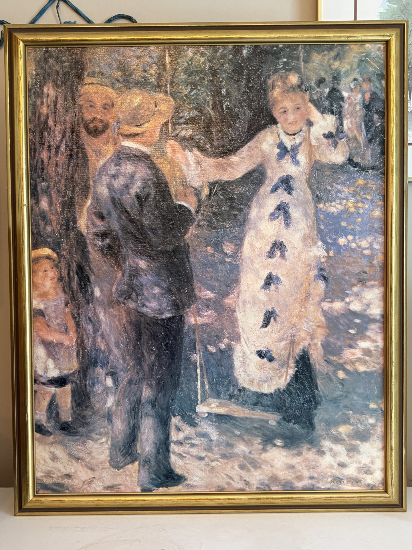 Vacker reproduktion utav Renoir’s målning ” The swing” från 1876. Våran reproduktion är målad i olja på duk.