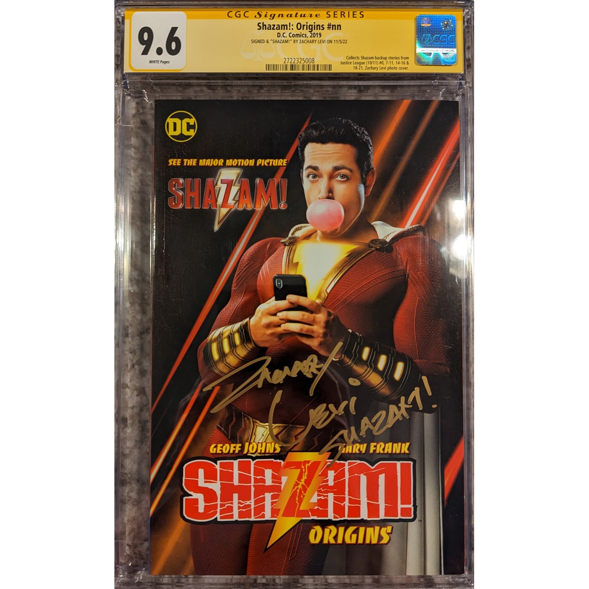 DC シャザム　ザッカリー・リーヴァイ　直筆サイン Shazam: Origins photo cover TPB__CGC 9.6 SS__Signed by Zachary