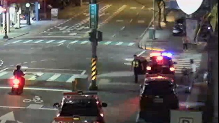 桃園失智翁深夜急找「報廢車」警暖心化解烏龍 桃園失智翁深夜急找「報廢車」警暖心化解烏龍