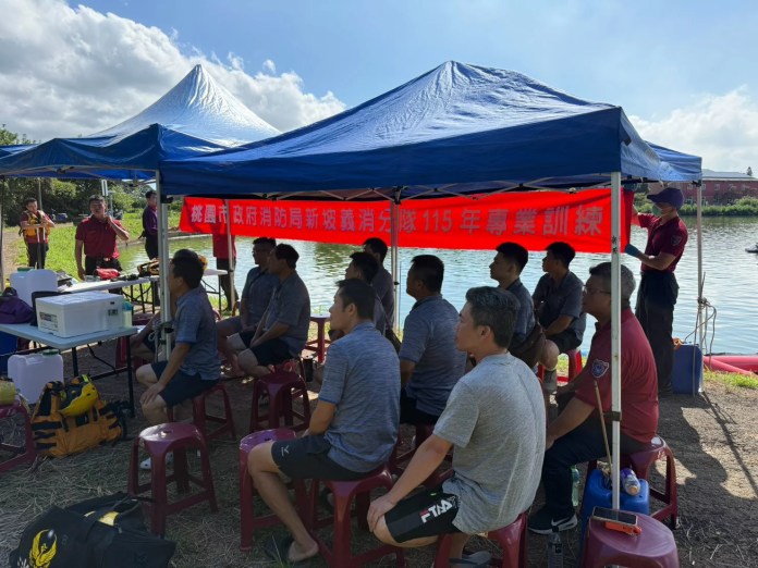 模擬落水實戰!桃消新坡分隊直衝崙坪埤塘 攜手義消練兵 模擬落水實戰!桃消新坡分隊直衝崙坪埤塘 攜手義消練兵