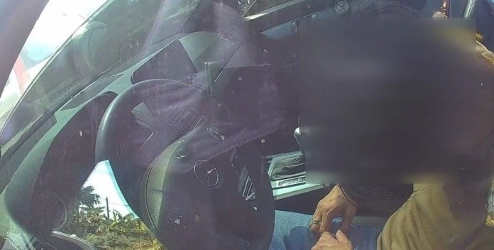 男子車停路中癱躺駕駛座 蘆竹警暖心關懷竟揪出逾4百克毒品 男子車停路中癱躺駕駛座 蘆竹警暖心關懷竟揪出逾4百克毒品