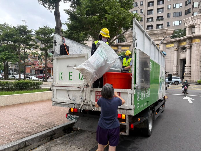中秋、雙十連假接力報到 桃園垃圾車收運時間曝光 中秋、雙十連假接力報到 桃園垃圾車收運時間曝光