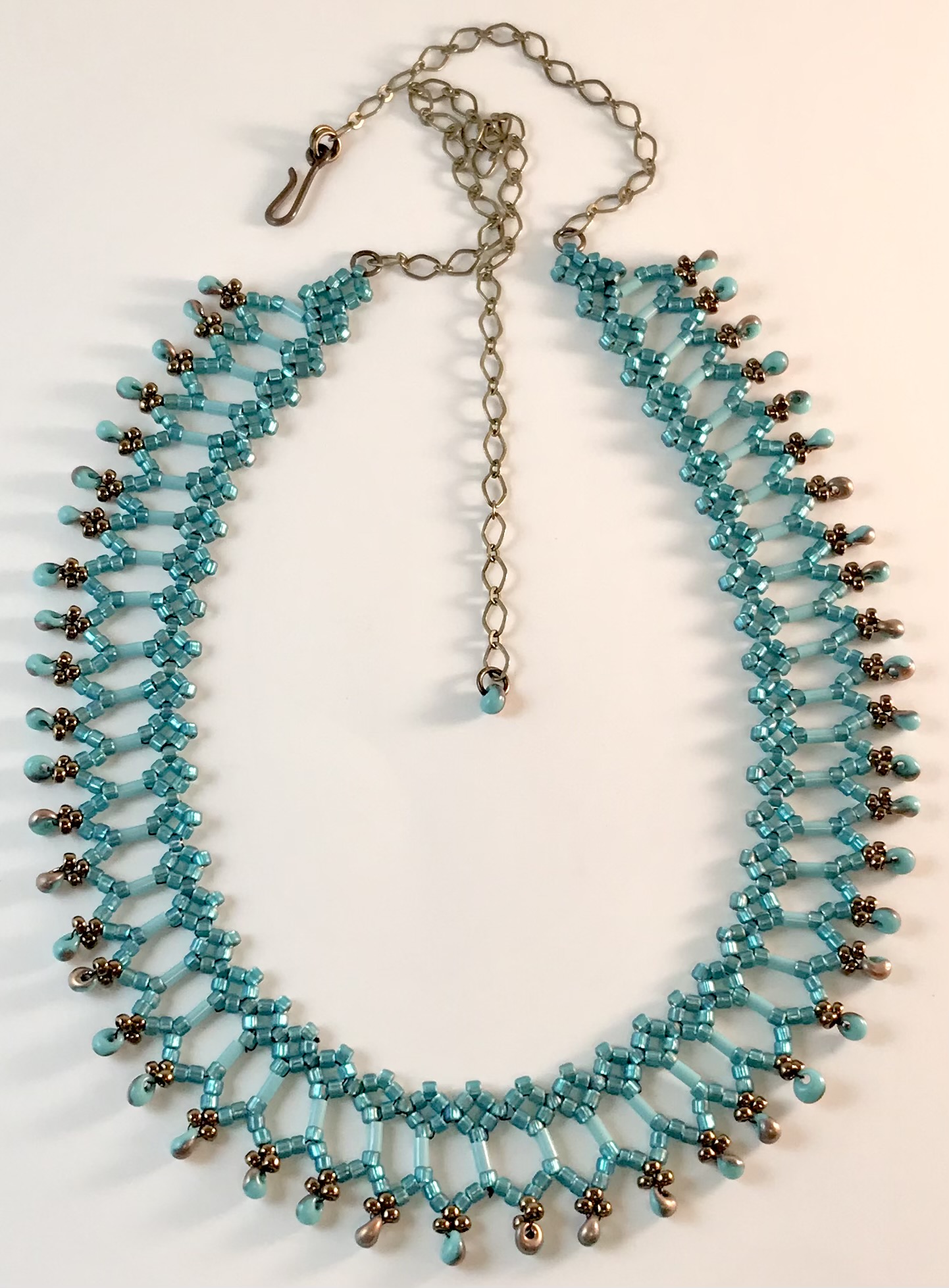 simple netted necklace