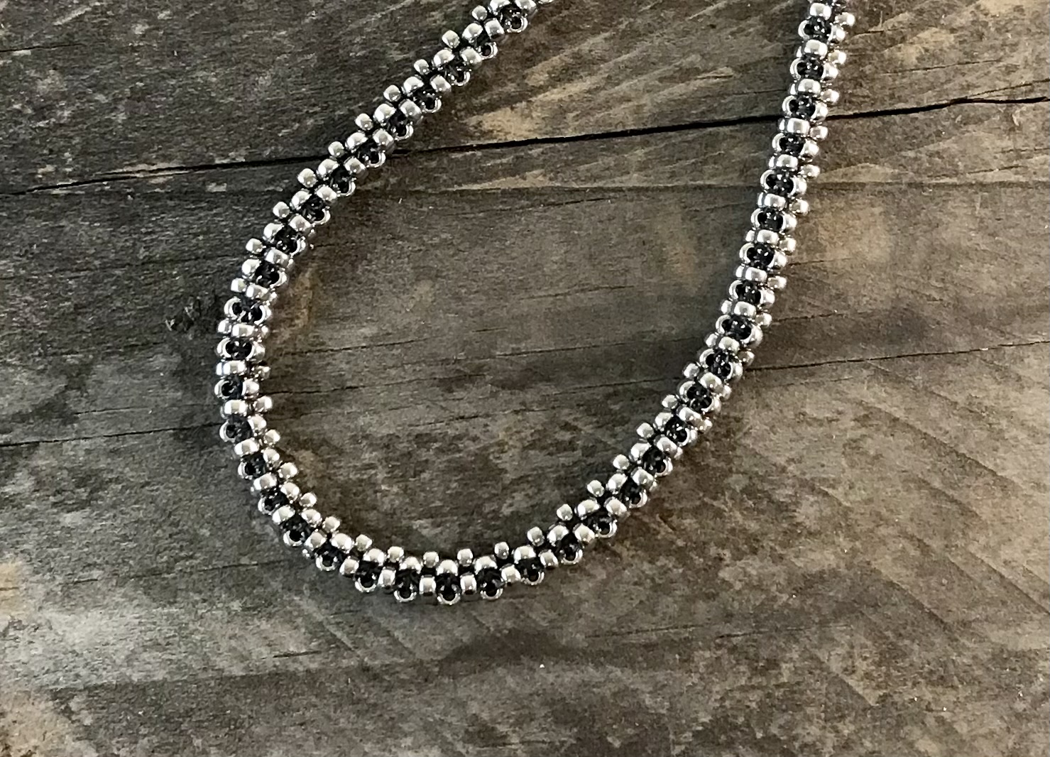 Prismatic right angle weave (PRAW) chain