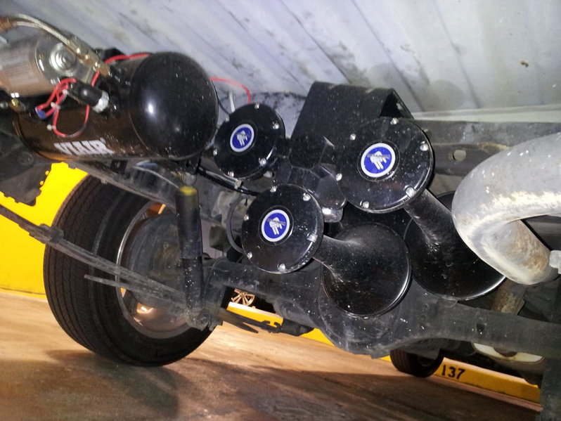 Houston,texas only! hornblasters train horn kit w/ compressor/etc. $250