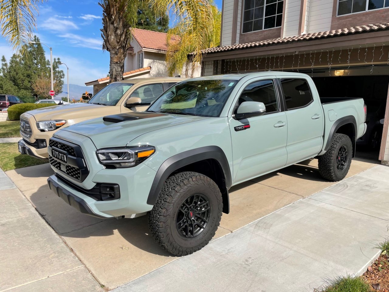 2021 toyota tacoma hard tonneau cover